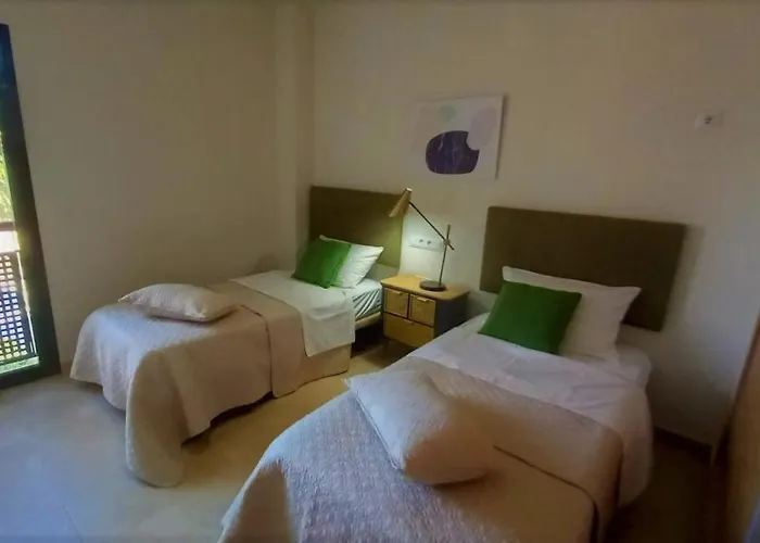 Casa Martinica 12-1-A , Hacienda Del Alamo